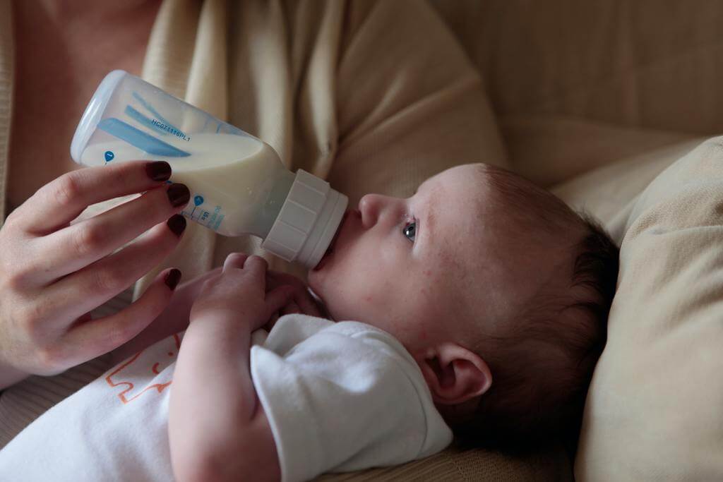 4 month old suddenly lost interest in milk (and has not started solids)